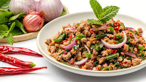 Spicy minced pork salad